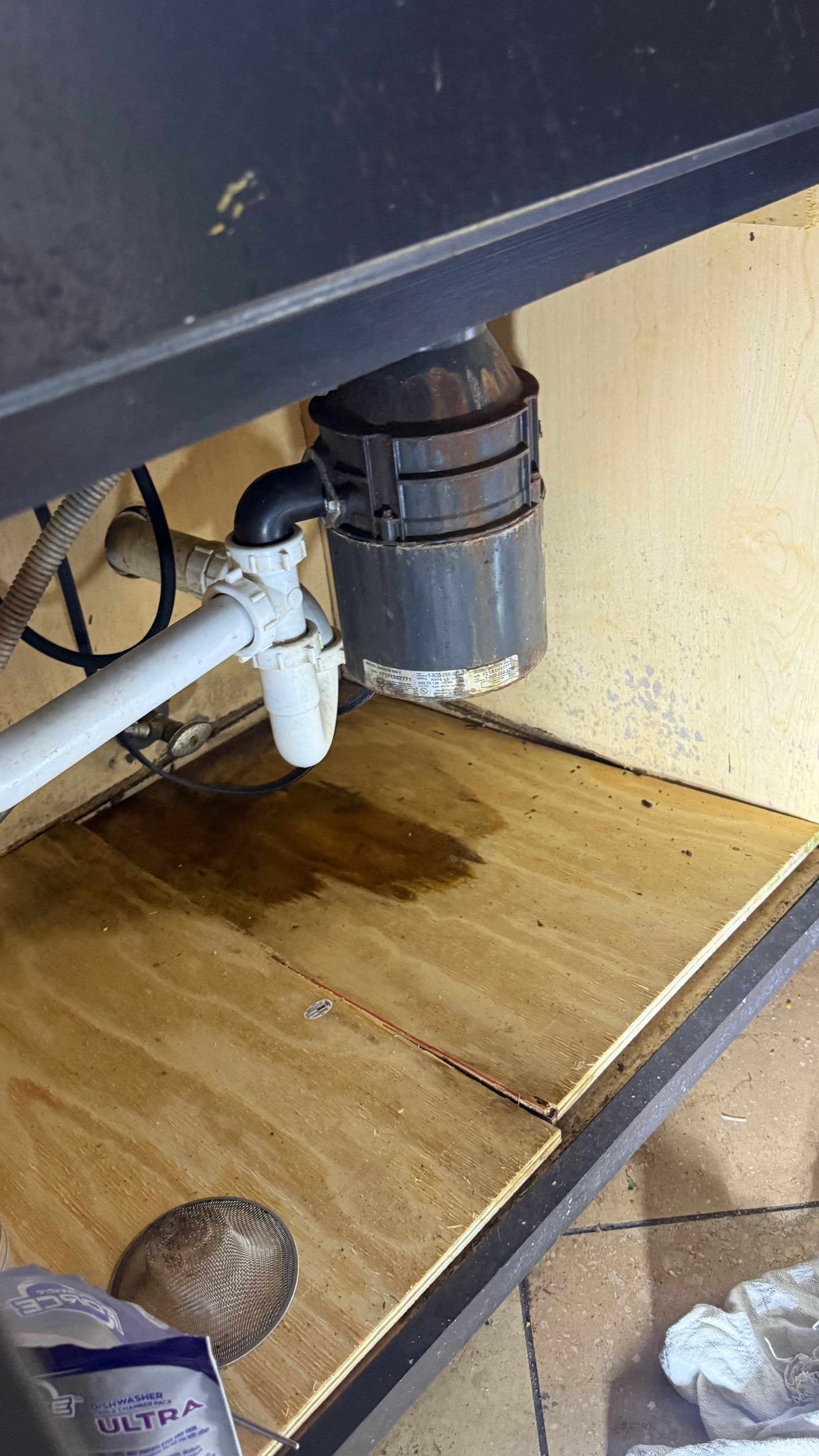 Gallery photos for Garbage Disposal Replacement Keeps Hurst Home Leak-Free: Image #1