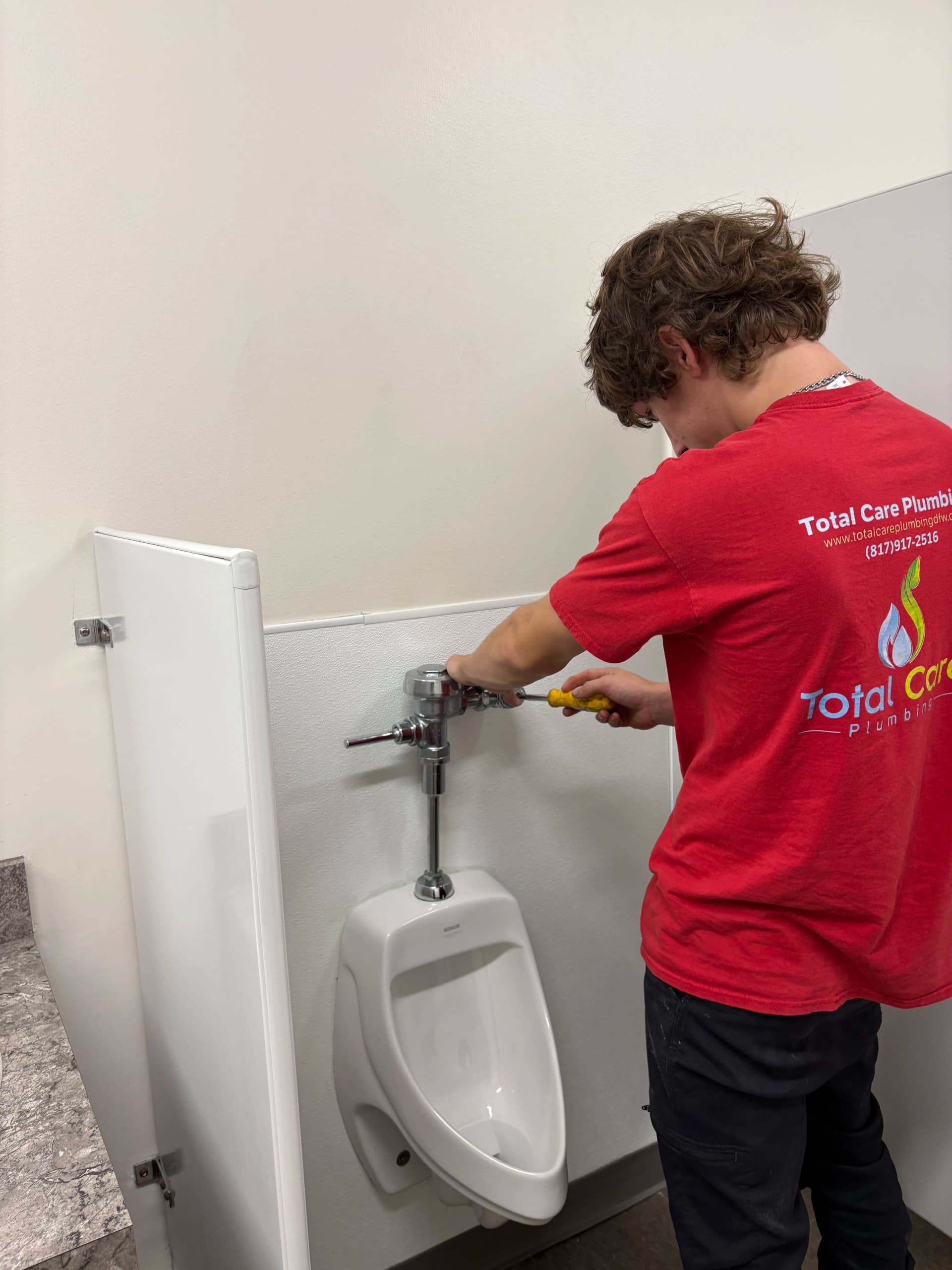 Running Toilet and Busted Urinal Fixed Fast in Fort Worth image