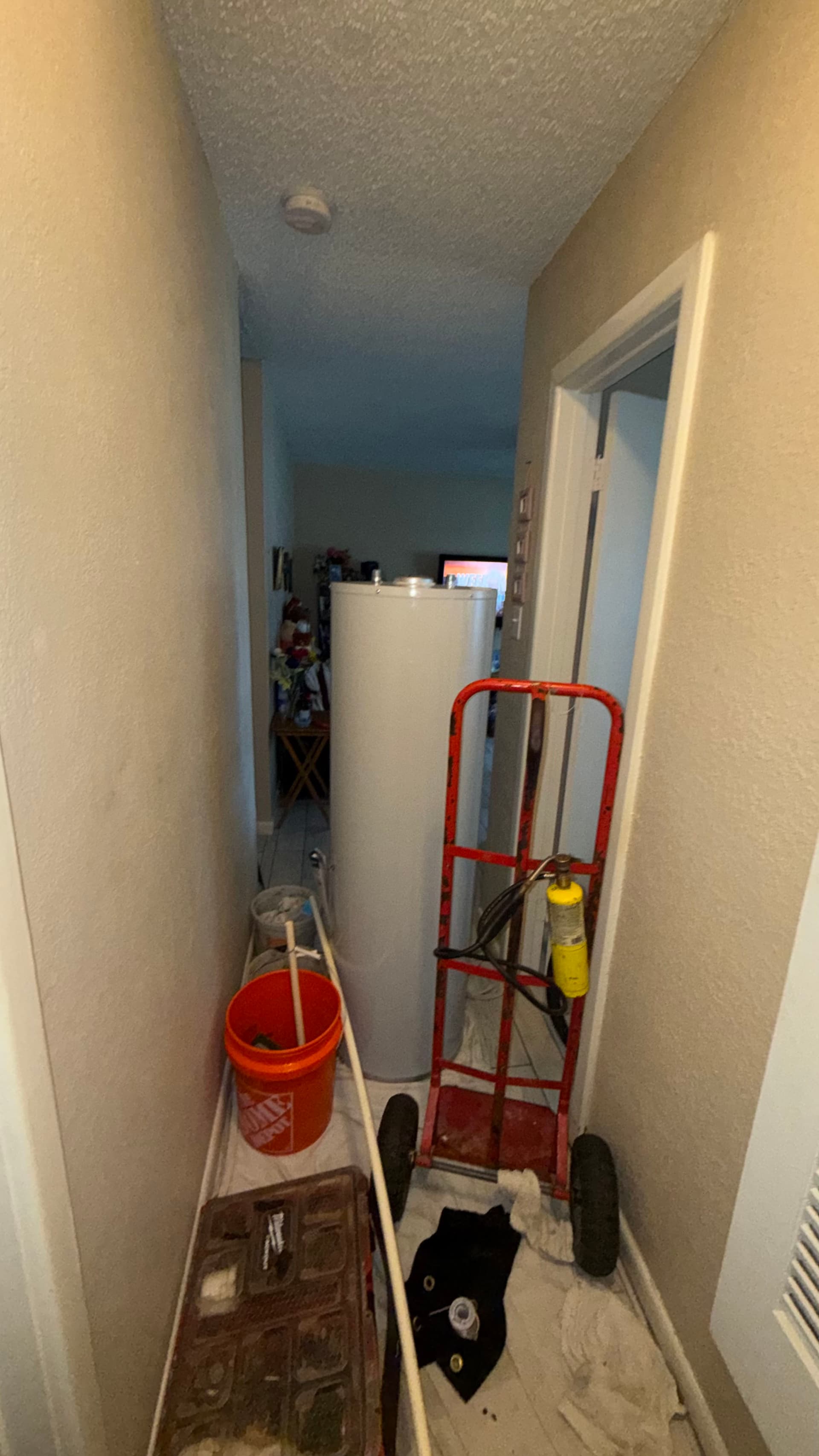 Gallery photos for Leaking Water Heater Replacement in Hurst: Image #1